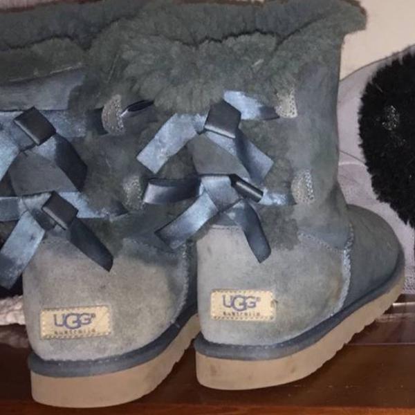 ugg com laços 35