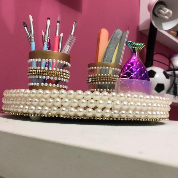 bandeja espelhadas de pérolas e strass, copos decorados com