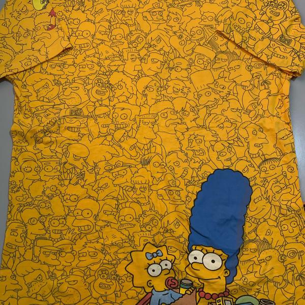 camiseta estampada de personagens os Simpsons