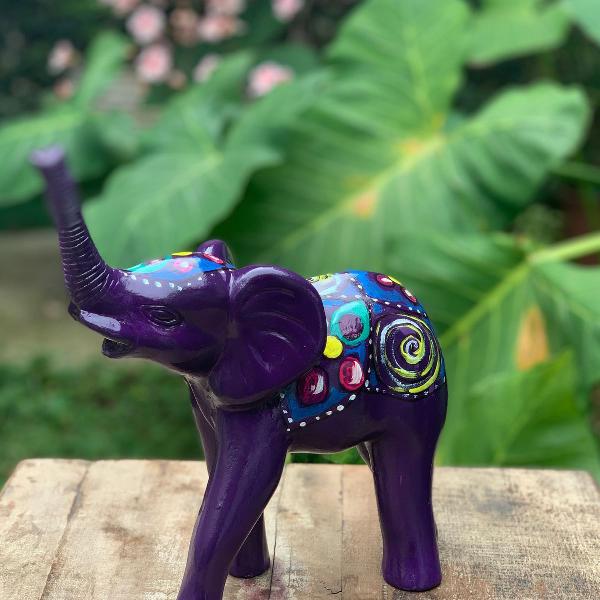 elefante roxo rústico