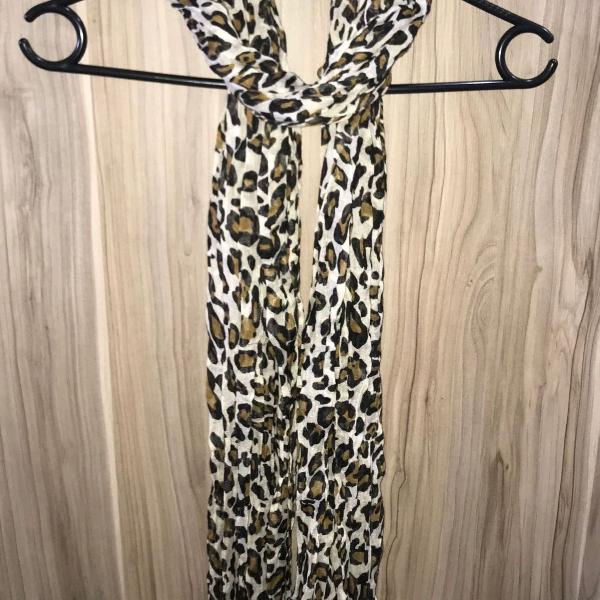 lenço / echarpe oncinha / leopardo da h&amp;m.