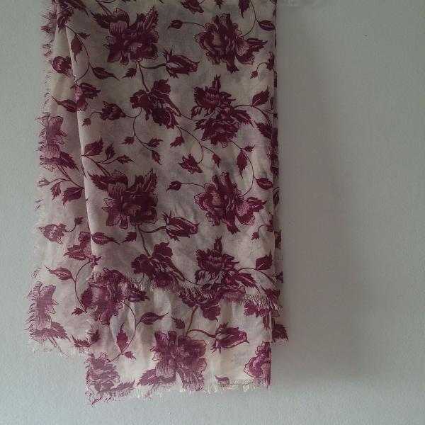 lenço estampado floral