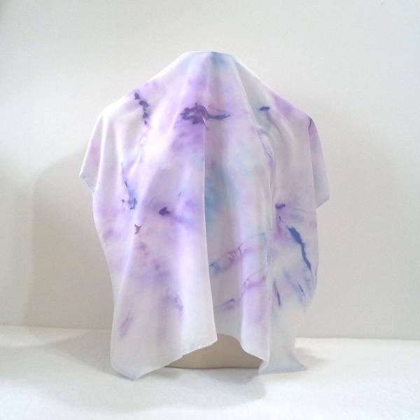lenço pintado lilás