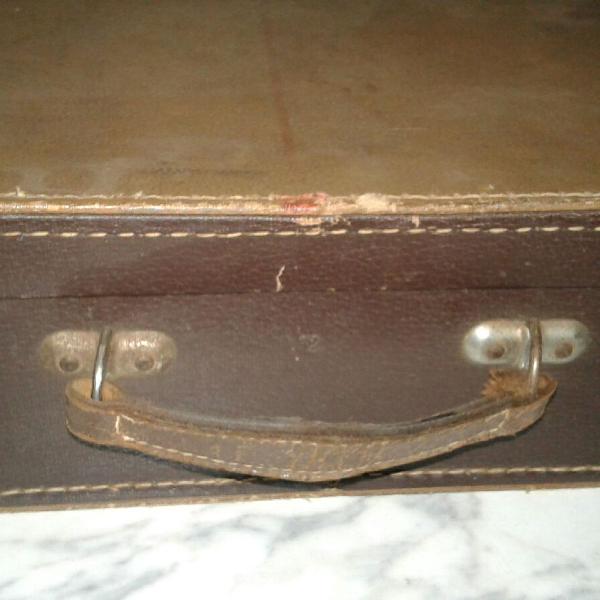 maleta pequena década 40