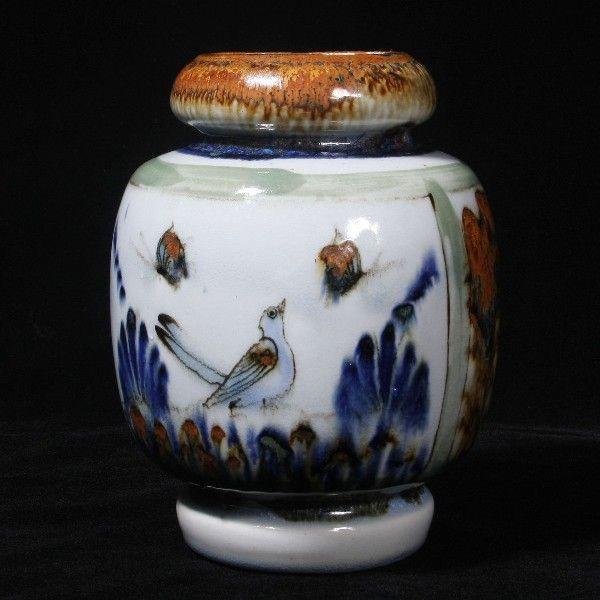 vaso em cerâmica inteiramente decorado