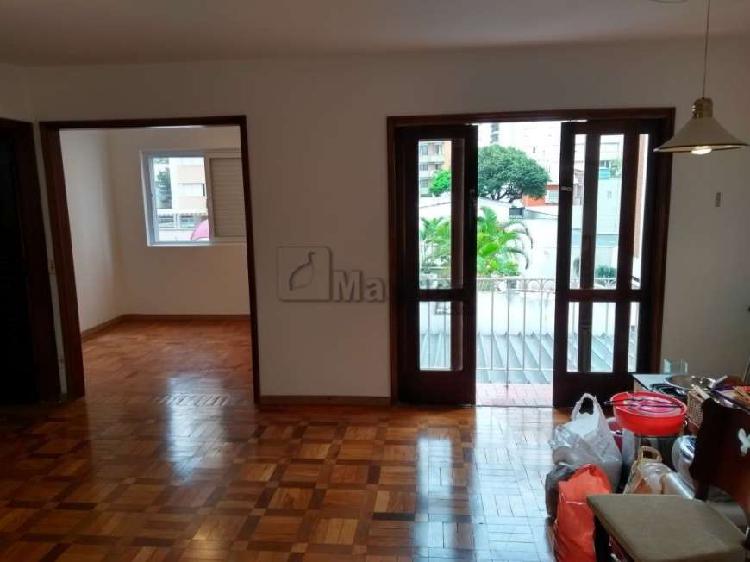 Apartamento com 2 Quartos para Alugar, 70 m² por R$