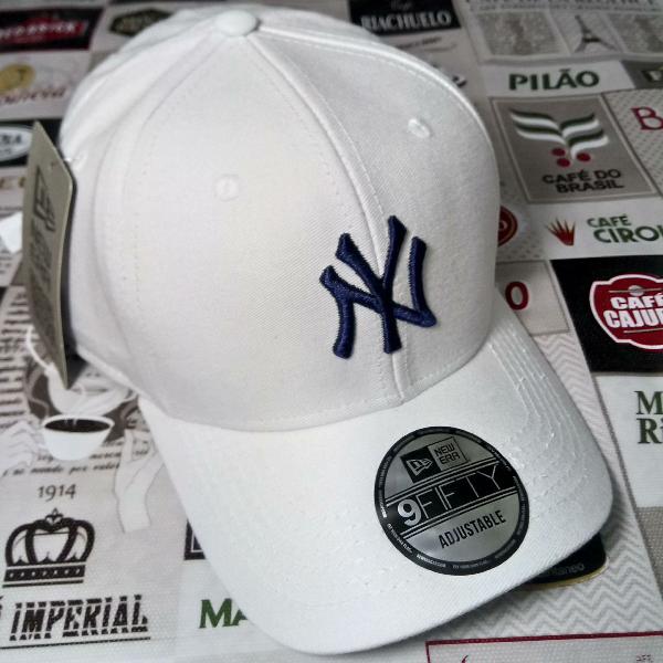 Boné New York Yankees New Era Strapback Aba curva Fecho