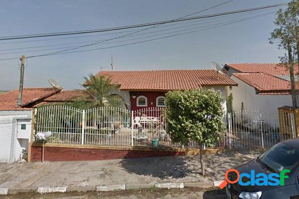 Casa localizada em Aguas de São Pedro - LEILÃO