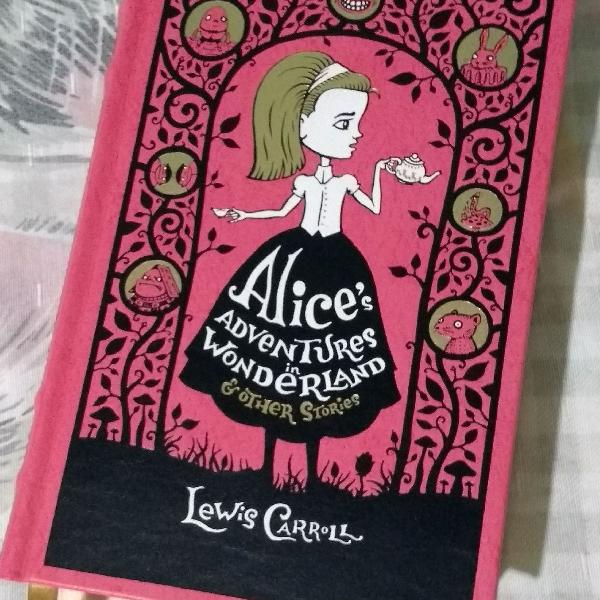Livro: Alice's Adventures in Wonderland &amp; Other Stories
