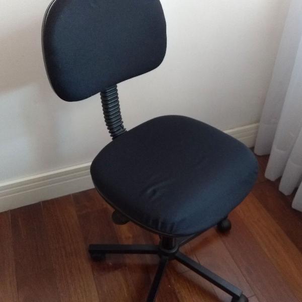 cadeira preta escritório