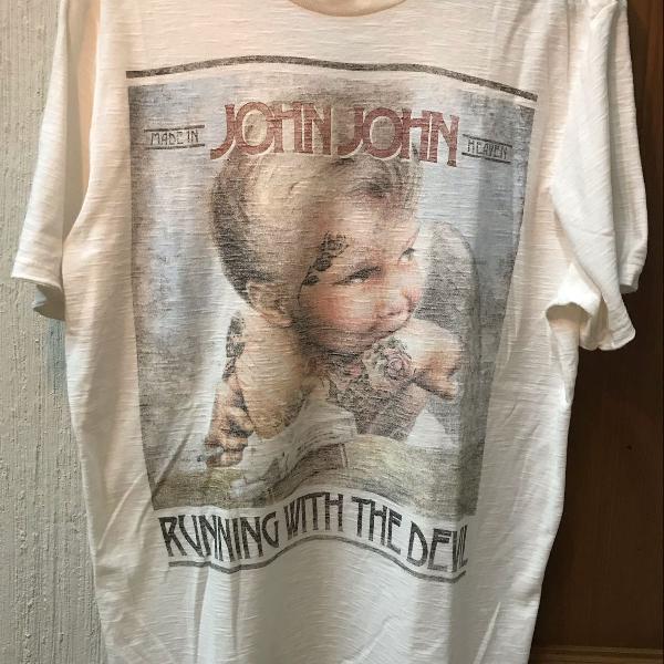 camiseta john john anjo mau