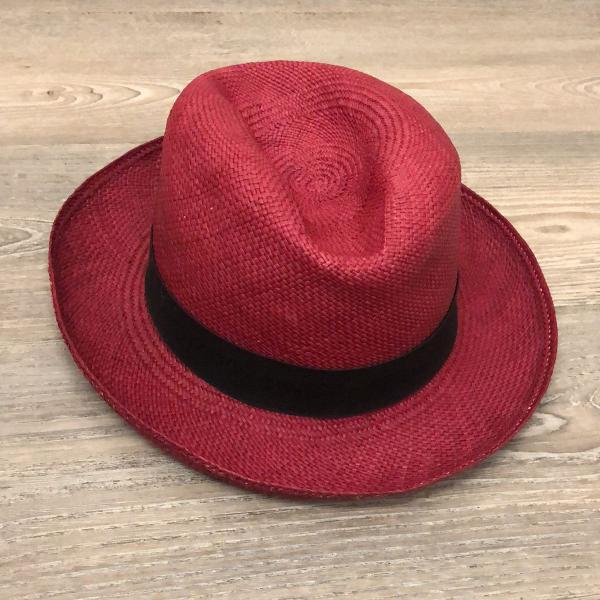 chapéu panamá vermelho