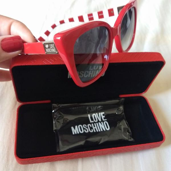 culos sol moschino vermelhor