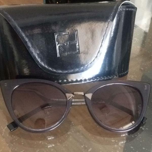lindo fendi gatinho