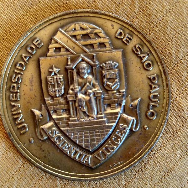 medalha antiga da faculdade de São Paulo