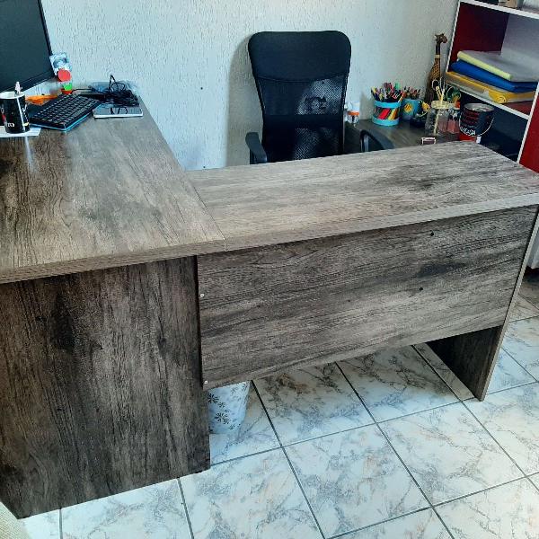 mesa de escritório em L