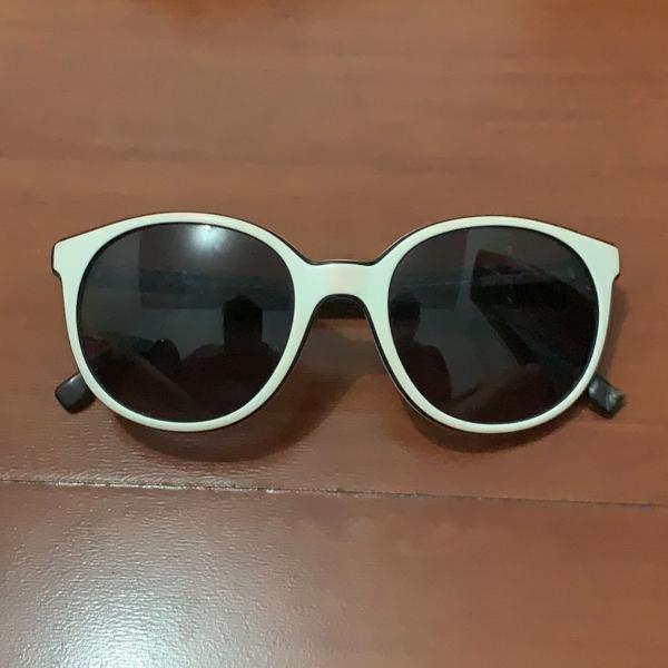 oculos de sol com armação branca
