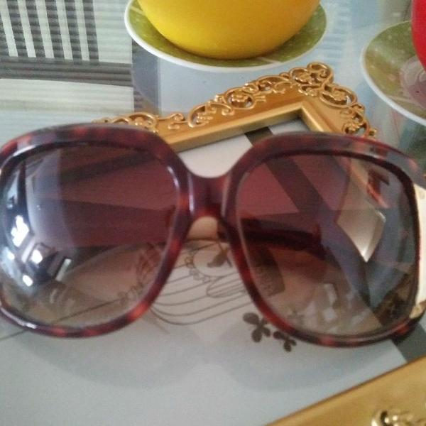 oculos de sol da carmem steffens .