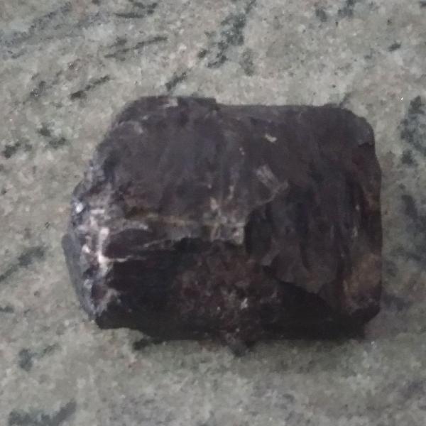 pedra obsidiana negra