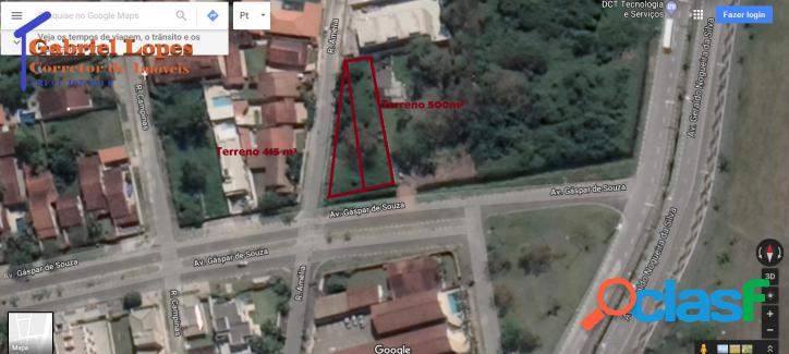 Área com 915 m²