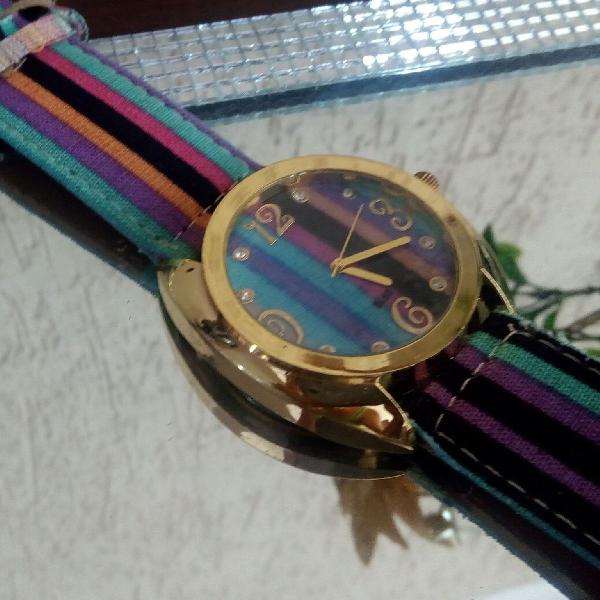 relógio de pulso arco-iris