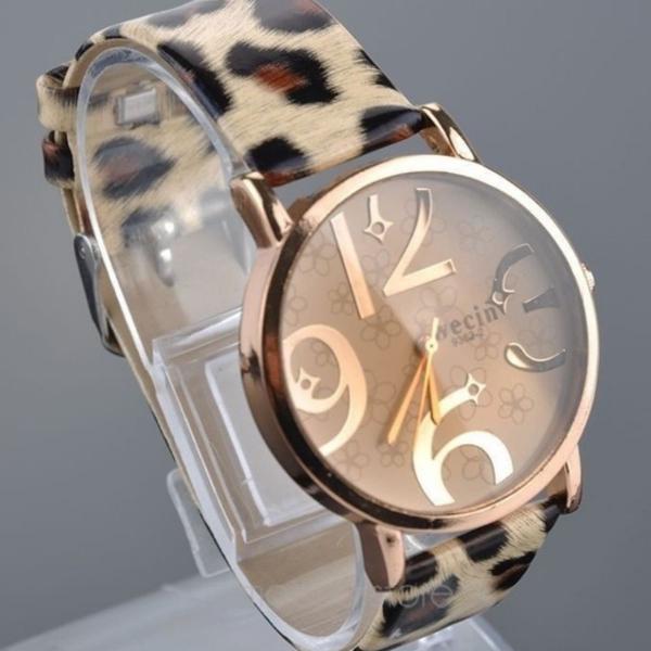 relógio dourado com pulseira de leopardo