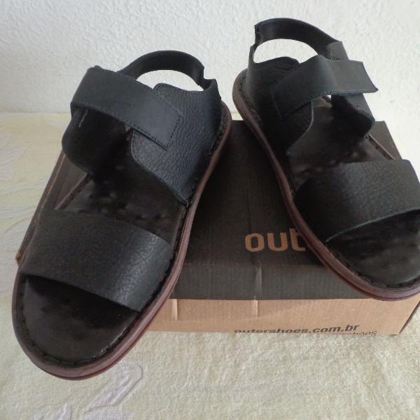 sandália masculina da marca carioca outer shoes.