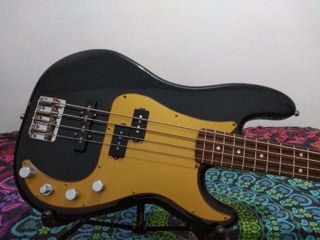 Baixo Fender Precision Special Deluxe