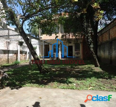 Casa com 3 Quartos à Venda, 169 m² por R$ 950.000