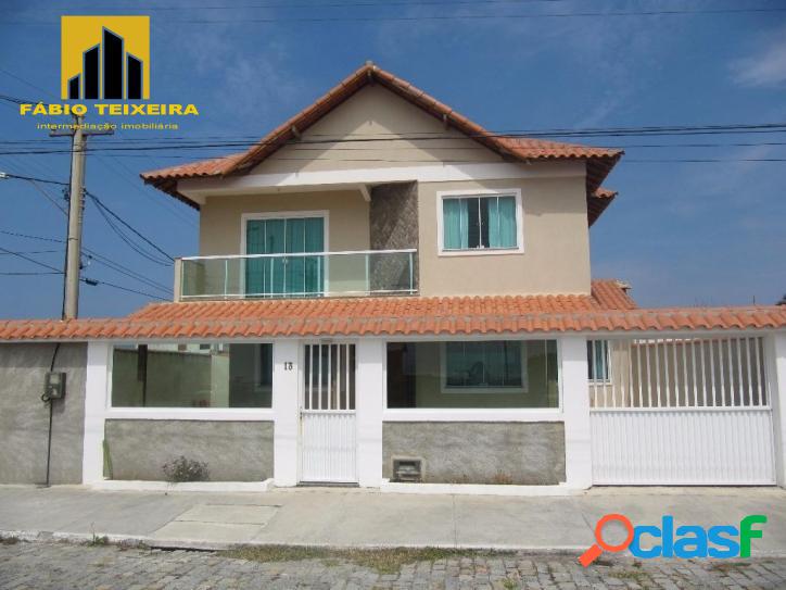 Casa com 4 dormitórios à venda, 220 m² por R$ 790.000 -