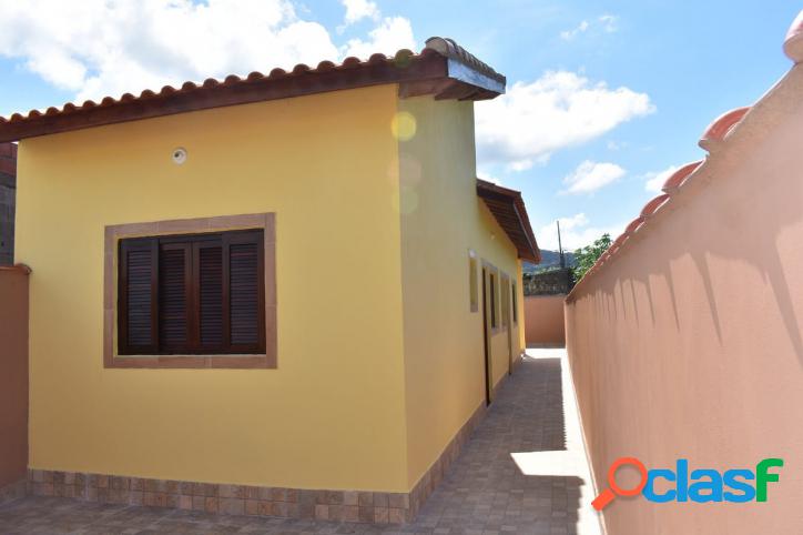 Casa nova bem localizada em bairro de moradores Itanhaém