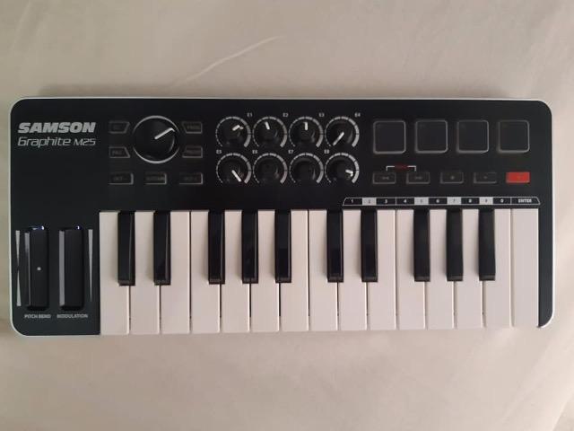 Controlador Midi Usb Samson Grafite M25