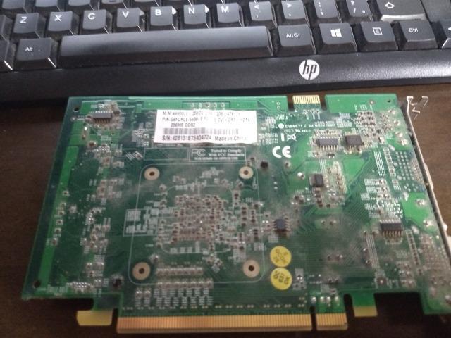 Placa de video GeForce6600 LE 256Mb PCIExpress (Saída para