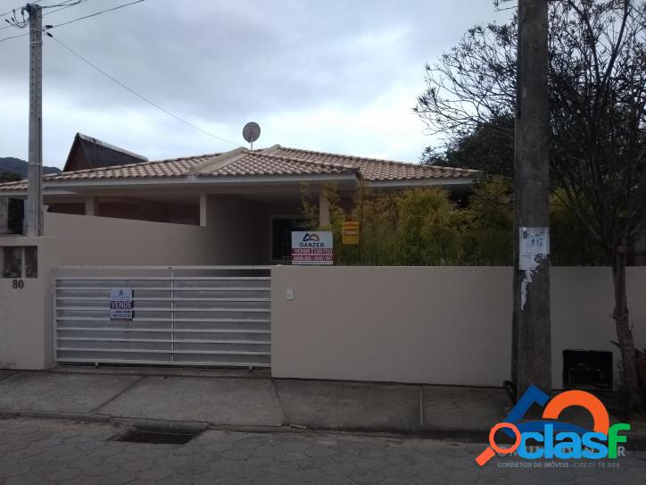 Casa a venda 3quartos sendo uma suíte com trilha para praia