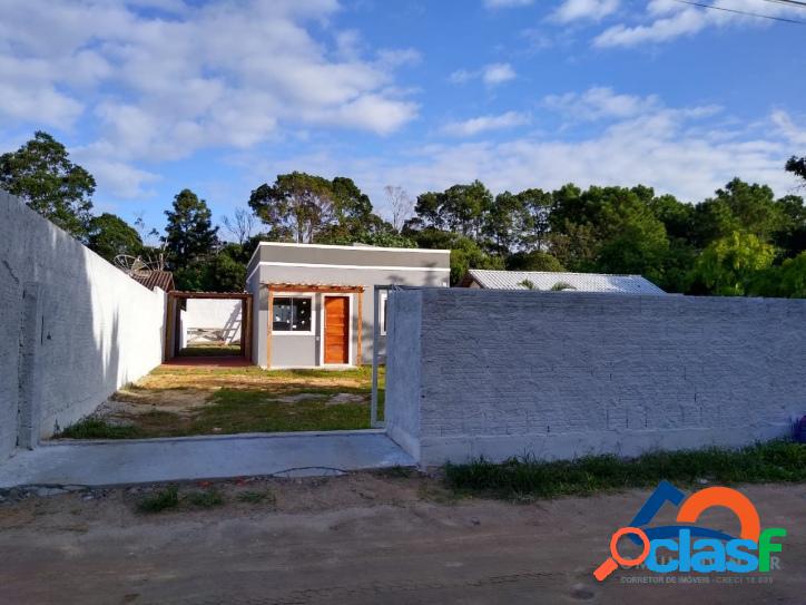 Casa a venda c/ 2 dorm + edícula. Terreno c/ 408m² murado