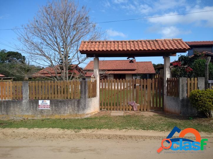 Casa a venda c/ 2quartos com piscina Rio Vermelho linda