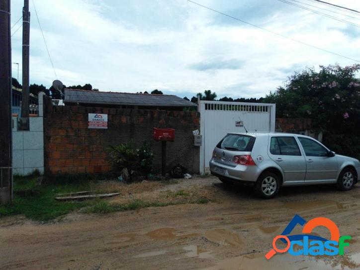 Casa a venda com 2 dormitórios. Excelente localização
