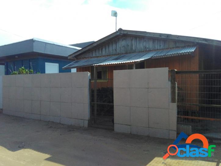 Casa a venda mista com 04 dorm. Terreno murado. À 250m do