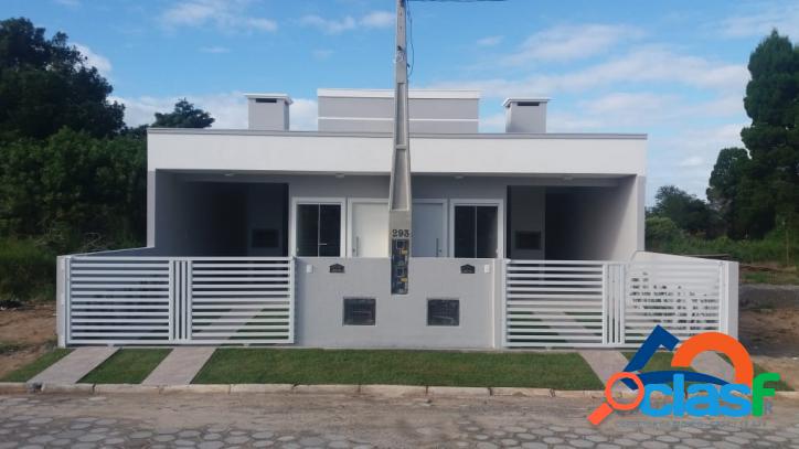 Casa nova a venda em rua calçada Florianópolis Rio