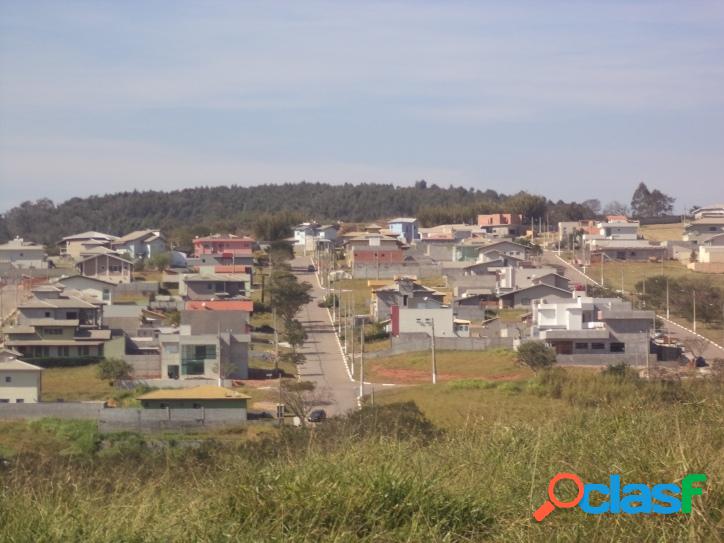 Casa térrea, em Atibaia (Cond. Terras de Atibaia)