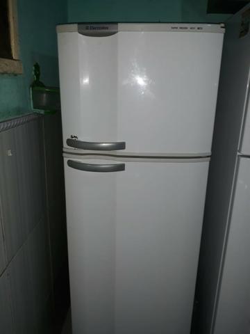 Geladeira Electrolux Super Freezer DC37 com defeito