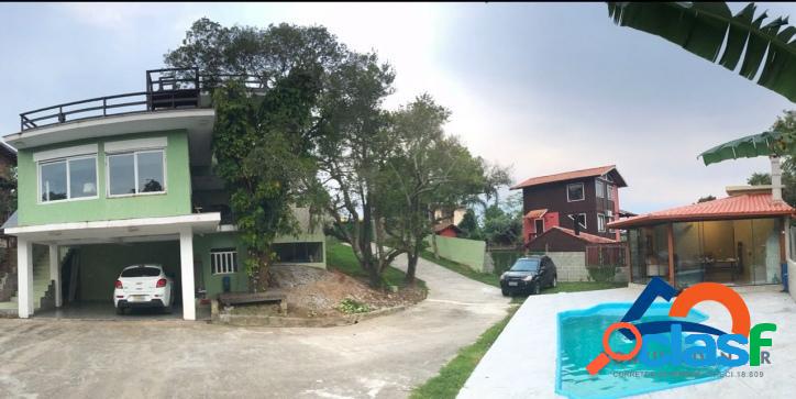 Linda Casa a venda com 04 dormitórios e piscina
