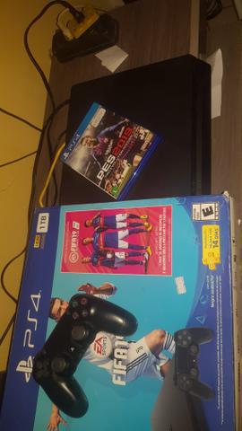 PS4 Slim HD de 1 TB com dois jogos e com nota fiscal troco