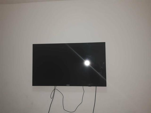 Vende se uma tv de 32 polegada de led