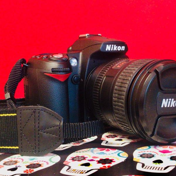 Câmera Nikon D90 e lente 16-85mm