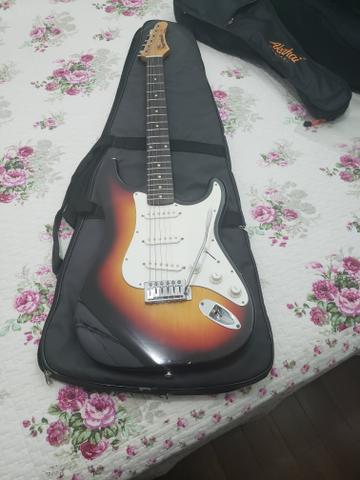 Guitarra Stratocaster + case PERFEITO ESTADO - revisada