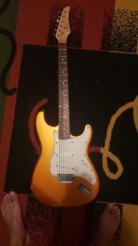 Guitarra condor amarela