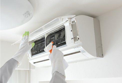 Técnico de refrigeração manutenção e instalação no