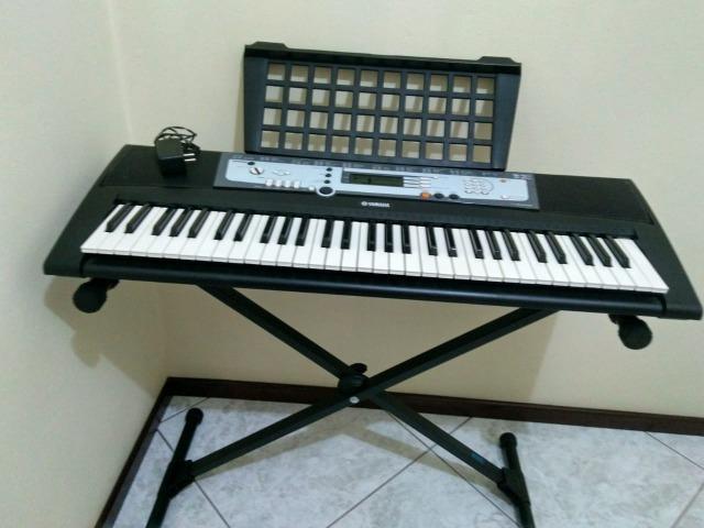 Teclado Yamaha Modelo PSR E213