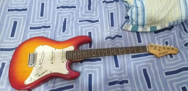 Vende-se guitarra